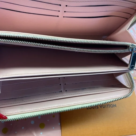 Louis Vuitton Mahina Monogram Wallet - Picture 13 of 16